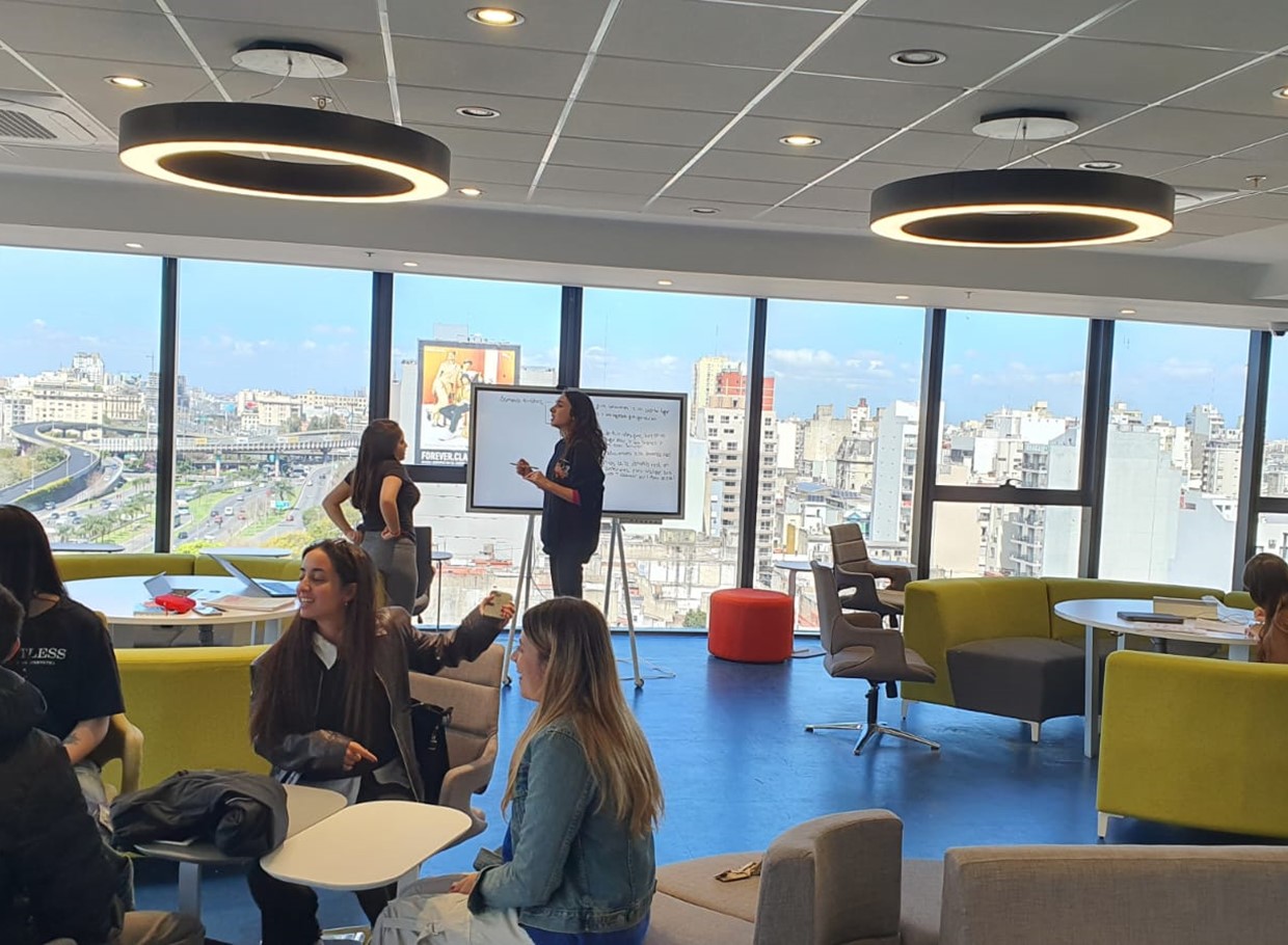 71B2ac00 Fd85 4F43 98A6 21A297f28f84