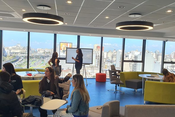 71B2ac00 Fd85 4F43 98A6 21A297f28f84