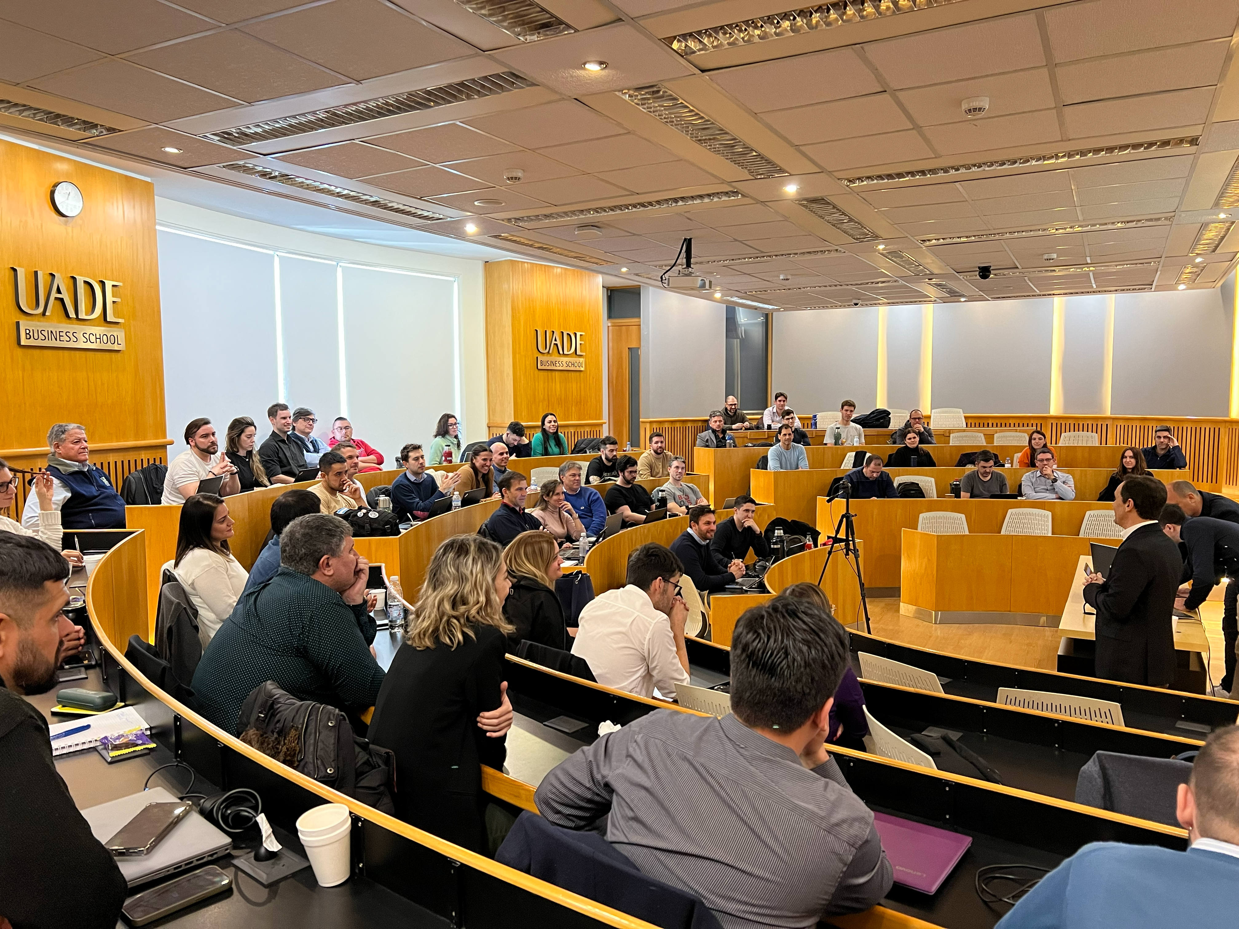 AULA MAESTRÍAS UADE (1)