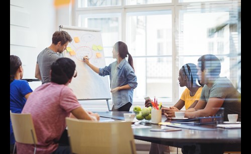 Métricas y Análisis de Audiencia en Redes Sociales